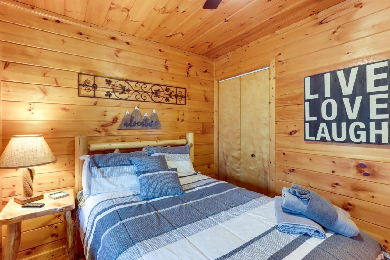 Blue Ridge Cozy Cabin In The Woods With Hot Tub! Esterno foto